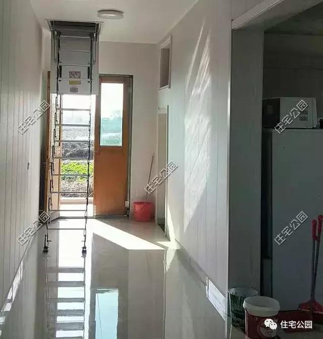 江蘇農(nóng)村花了50萬建成的平房別墅，這樣光伏發(fā)電的屋面見過么