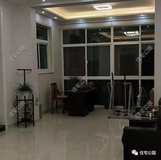 江蘇農(nóng)村花了50萬建成的平房別墅，這樣光伏發(fā)電的屋面見過么