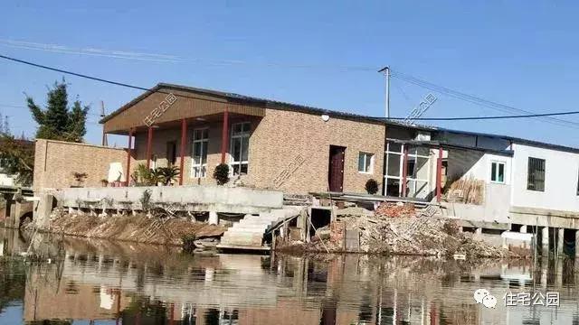 江蘇農(nóng)村花了50萬建成的平房別墅，這樣光伏發(fā)電的屋面見過么