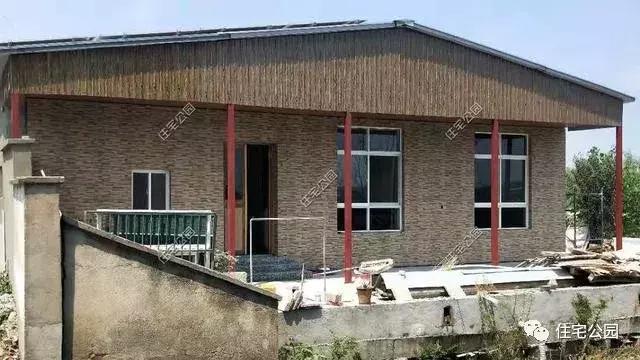 江蘇農(nóng)村花了50萬建成的平房別墅，這樣光伏發(fā)電的屋面見過么