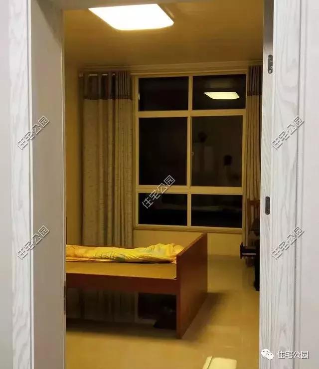 江蘇農(nóng)村花了50萬建成的平房別墅，這樣光伏發(fā)電的屋面見過么