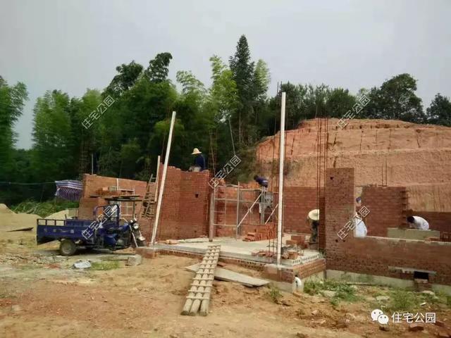 拆掉農(nóng)村40年老宅，花65萬(wàn)建成這棟農(nóng)村別墅，父母都夸好