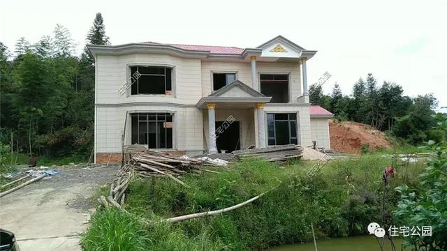 拆掉農(nóng)村40年老宅，花65萬(wàn)建成這棟農(nóng)村別墅，父母都夸好