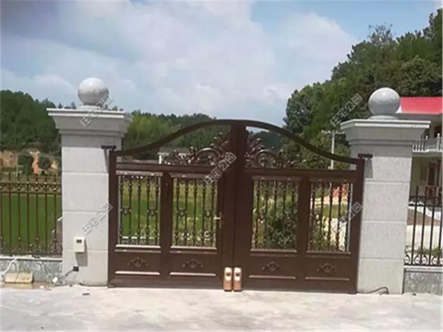 拆掉農(nóng)村40年老宅，花65萬(wàn)建成這棟農(nóng)村別墅，父母都夸好