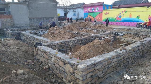 農(nóng)村自建房打地基，山東毛石基礎(chǔ)25萬，江蘇箱形基礎(chǔ)72萬，哪個更結(jié)實(shí)？