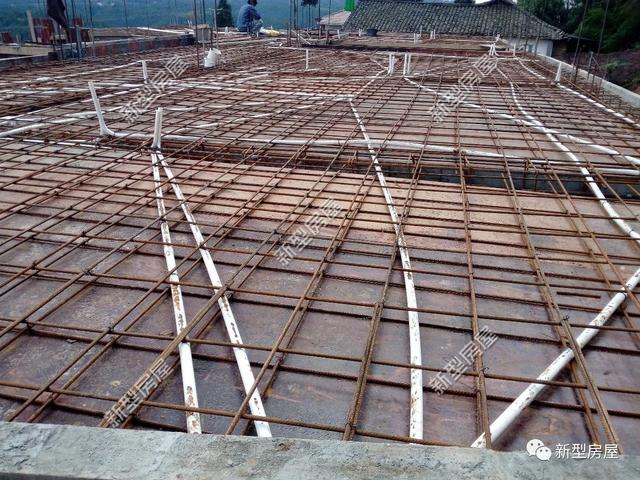 農(nóng)村自建房不懂點(diǎn)會出事，千萬別把PVC雨水管放在構(gòu)造柱里！