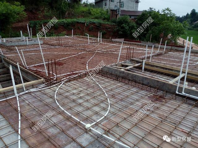 農(nóng)村自建房不懂點(diǎn)會出事，千萬別把PVC雨水管放在構(gòu)造柱里！