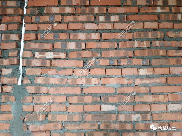 農(nóng)村自建房不懂點(diǎn)會出事，千萬別把PVC雨水管放在構(gòu)造柱里！