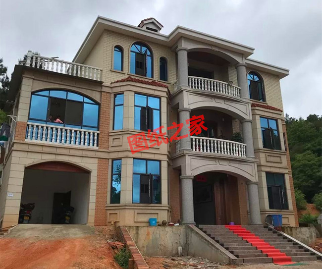 戶型好的三層帶獨(dú)立車庫的樓房設(shè)計(jì)圖，含外觀效果圖