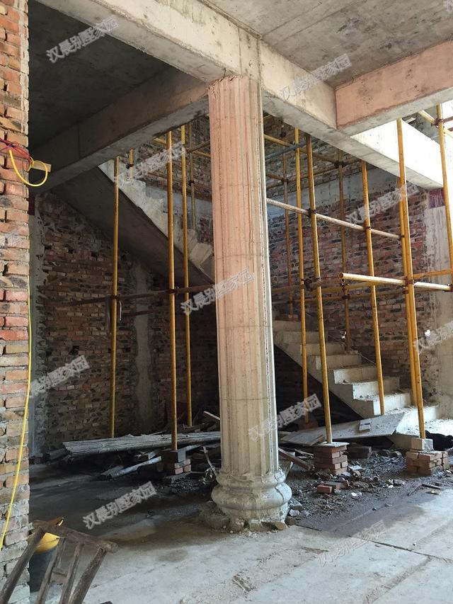 這套二層別墅，光基礎(chǔ)就花了3萬，顏值不夠，施工來湊！