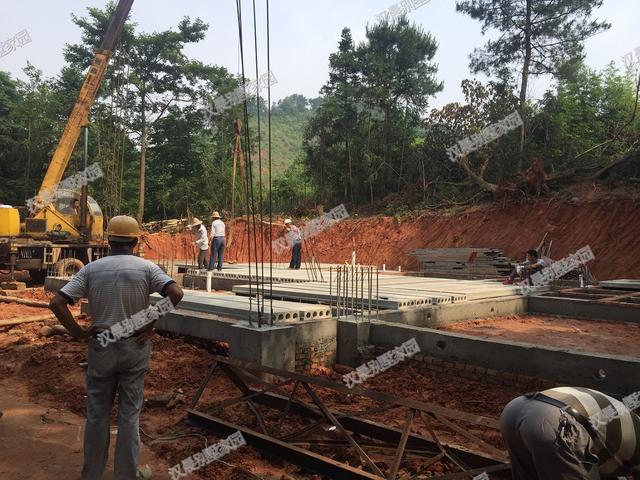 這套二層別墅，光基礎(chǔ)就花了3萬，顏值不夠，施工來湊！