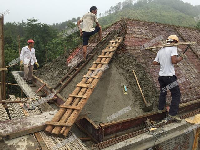 這套二層別墅，光基礎(chǔ)就花了3萬，顏值不夠，施工來湊！