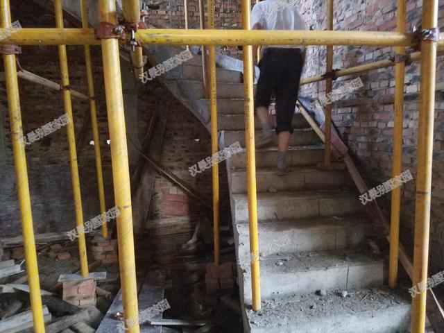 這套二層別墅，光基礎(chǔ)就花了3萬，顏值不夠，施工來湊！