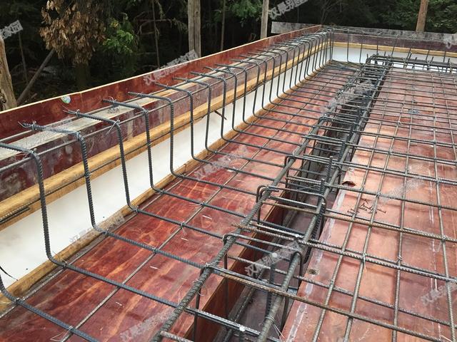 這套二層別墅，光基礎(chǔ)就花了3萬，顏值不夠，施工來湊！