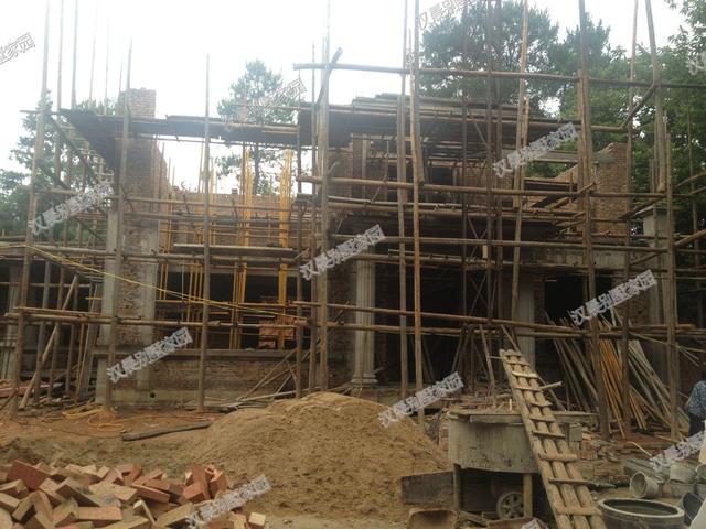 這套二層別墅，光基礎(chǔ)就花了3萬，顏值不夠，施工來湊！