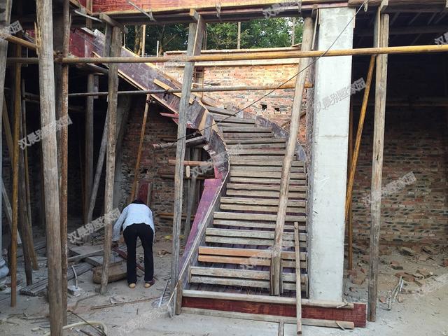 這套二層別墅，光基礎(chǔ)就花了3萬，顏值不夠，施工來湊！