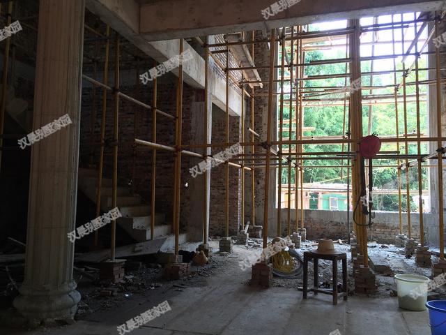 這套二層別墅，光基礎(chǔ)就花了3萬，顏值不夠，施工來湊！