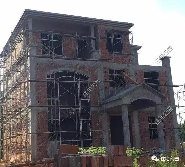 40萬(wàn)建成農(nóng)村養(yǎng)老別墅，全村唯一的挑空客廳，真是美滋滋的！