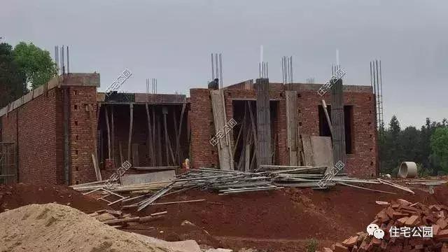 40萬(wàn)建成農(nóng)村養(yǎng)老別墅，全村唯一的挑空客廳，真是美滋滋的！