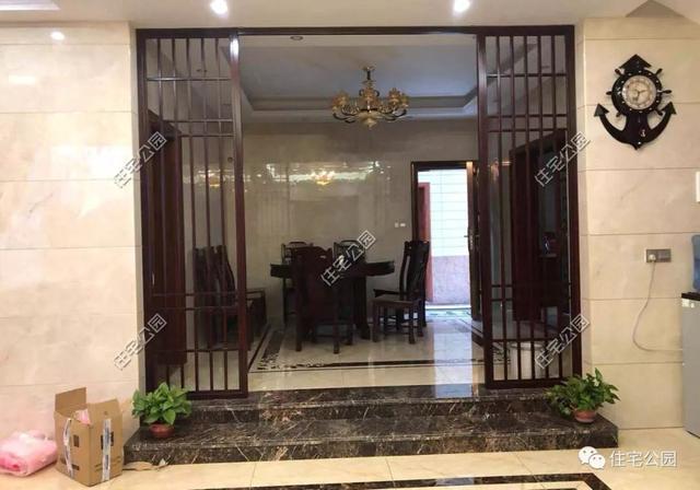 為了回老家工作的女兒，江西父母建三層別墅，小院裝修全做好120萬