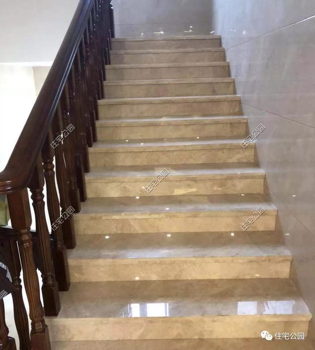 為了回老家工作的女兒，江西父母建三層別墅，小院裝修全做好120萬