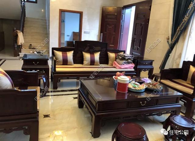 為了回老家工作的女兒，江西父母建三層別墅，小院裝修全做好120萬