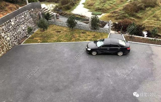 為了回老家工作的女兒，江西父母建三層別墅，小院裝修全做好120萬