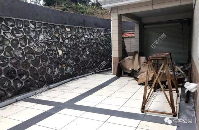 為了回老家工作的女兒，江西父母建三層別墅，小院裝修全做好120萬