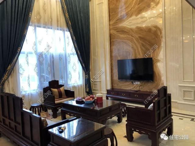 為了回老家工作的女兒，江西父母建三層別墅，小院裝修全做好120萬