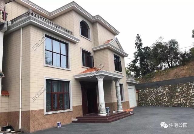 為了回老家工作的女兒，江西父母建三層別墅，小院裝修全做好120萬