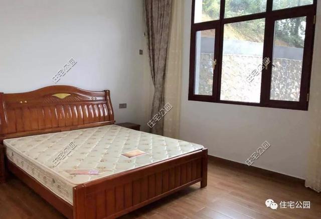 為了回老家工作的女兒，江西父母建三層別墅，小院裝修全做好120萬