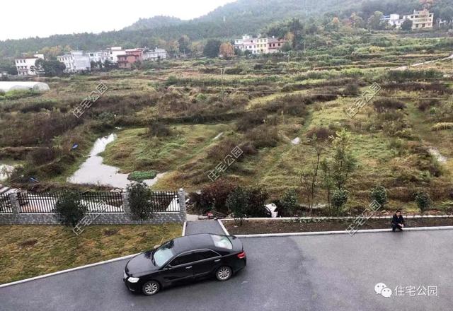 為了回老家工作的女兒，江西父母建三層別墅，小院裝修全做好120萬