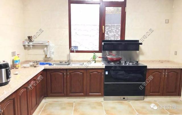 為了回老家工作的女兒，江西父母建三層別墅，小院裝修全做好120萬