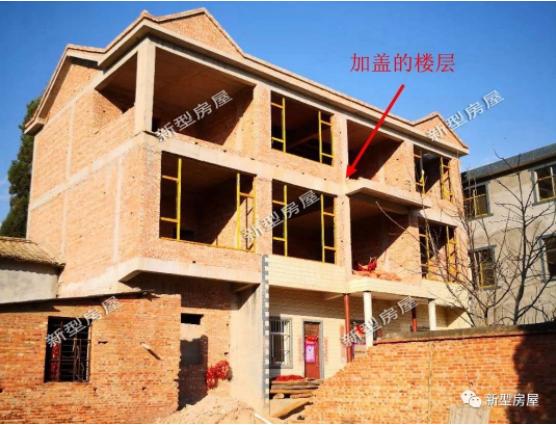 農(nóng)村平房加蓋樓層，承重竟然用一根鋼管，暗藏安全隱患！