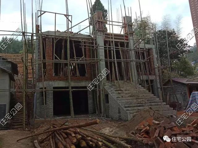 浙江農(nóng)村小伙自行設(shè)計(jì)，三層別墅花80萬建成，大家覺得如何？