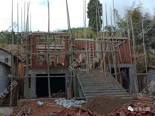 浙江農(nóng)村小伙自行設(shè)計(jì)，三層別墅花80萬建成，大家覺得如何？