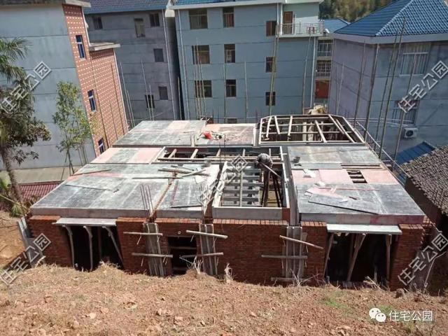 浙江農(nóng)村小伙自行設(shè)計(jì)，三層別墅花80萬建成，大家覺得如何？