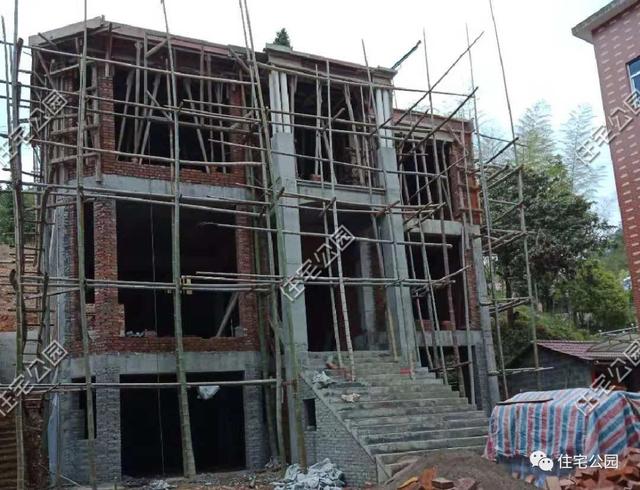 浙江農(nóng)村小伙自行設(shè)計(jì)，三層別墅花80萬建成，大家覺得如何？