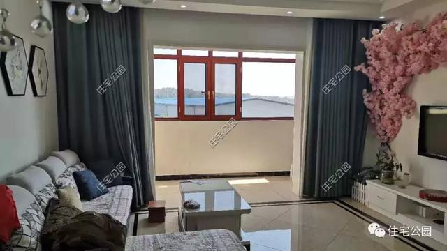 湖南農(nóng)村自建2層漂亮別墅，土建50萬裝修70萬，這樣式真漂亮