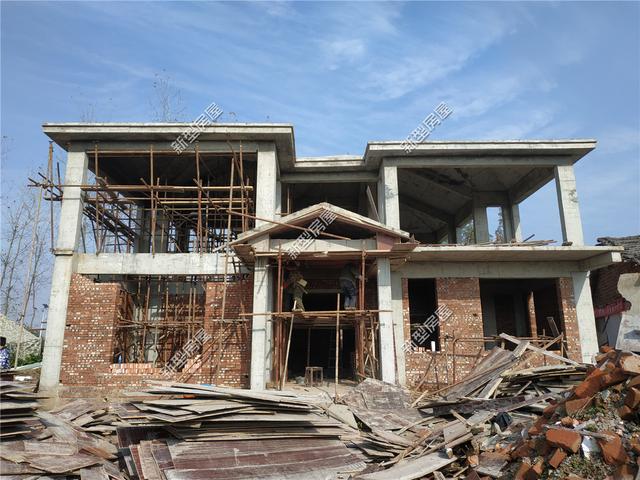 混凝土打成這樣怎么蓋別墅？別猶豫，馬上換掉施工隊(duì)