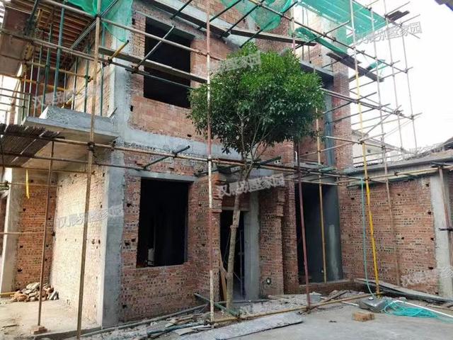 兩面鄰居開間只有8.8米，怎么建房？看看這套花50萬建成的中式別墅！