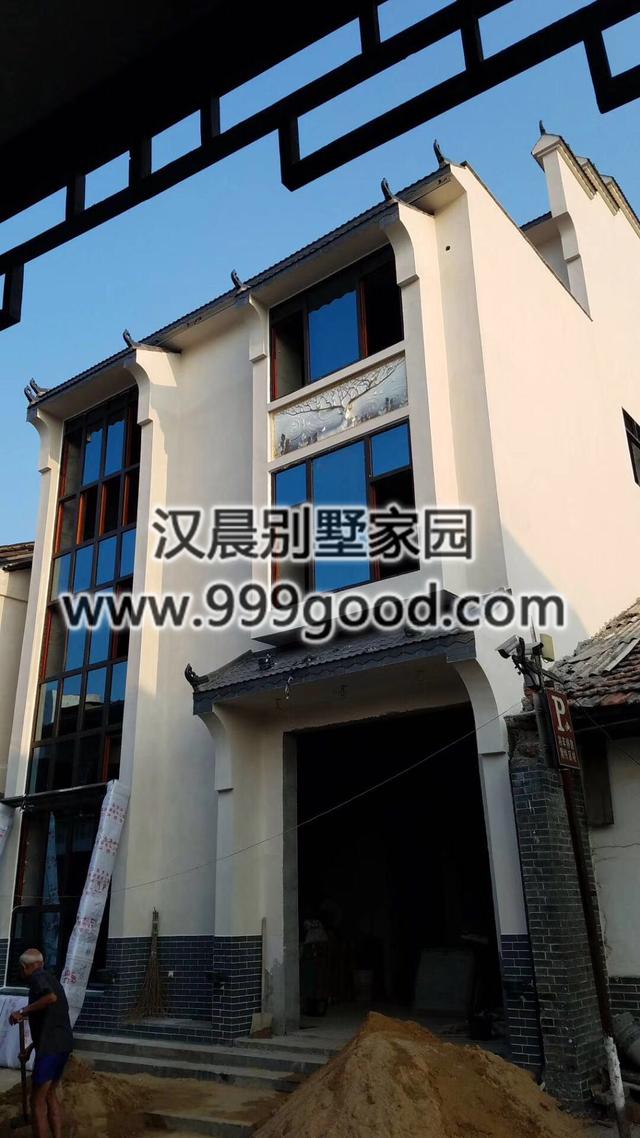 兩面鄰居開間只有8.8米，怎么建房？看看這套花50萬建成的中式別墅！