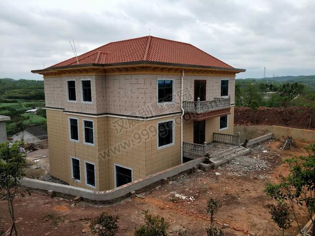 湖南郝總自建15X15米農(nóng)村三層別墅，才花了45萬，宅地臨路，布局完美！