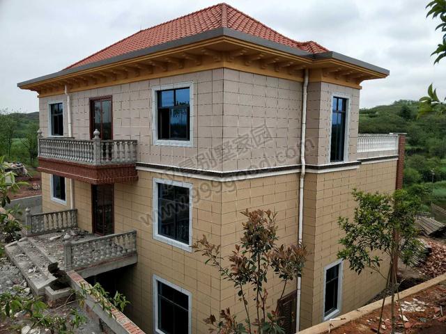 湖南郝總自建15X15米農(nóng)村三層別墅，才花了45萬，宅地臨路，布局完美！