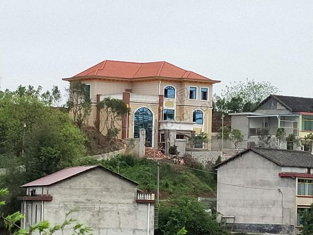 湖南郝總自建15X15米農(nóng)村三層別墅，才花了45萬，宅地臨路，布局完美！