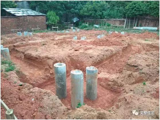 廣東農(nóng)村小伙修建二層半別墅，主體帶小院子30萬(wàn)，苦累都值得