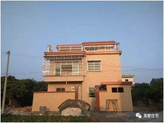 廣東農(nóng)村小伙修建二層半別墅，主體帶小院子30萬(wàn)，苦累都值得