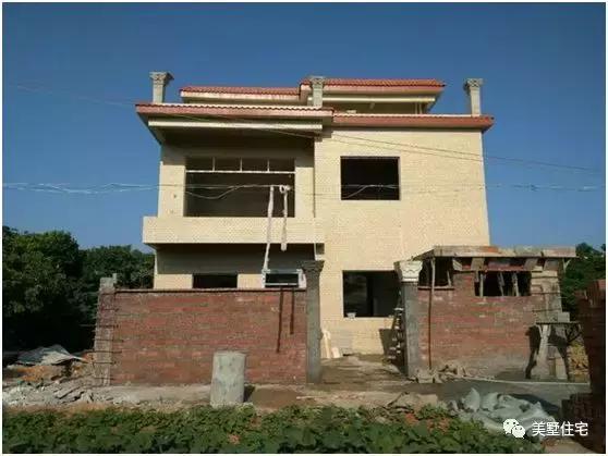 廣東農(nóng)村小伙修建二層半別墅，主體帶小院子30萬(wàn)，苦累都值得