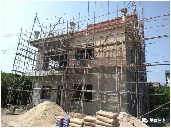 廣東農(nóng)村小伙修建二層半別墅，主體帶小院子30萬(wàn)，苦累都值得