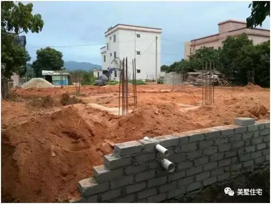 廣東農(nóng)村小伙修建二層半別墅，主體帶小院子30萬(wàn)，苦累都值得